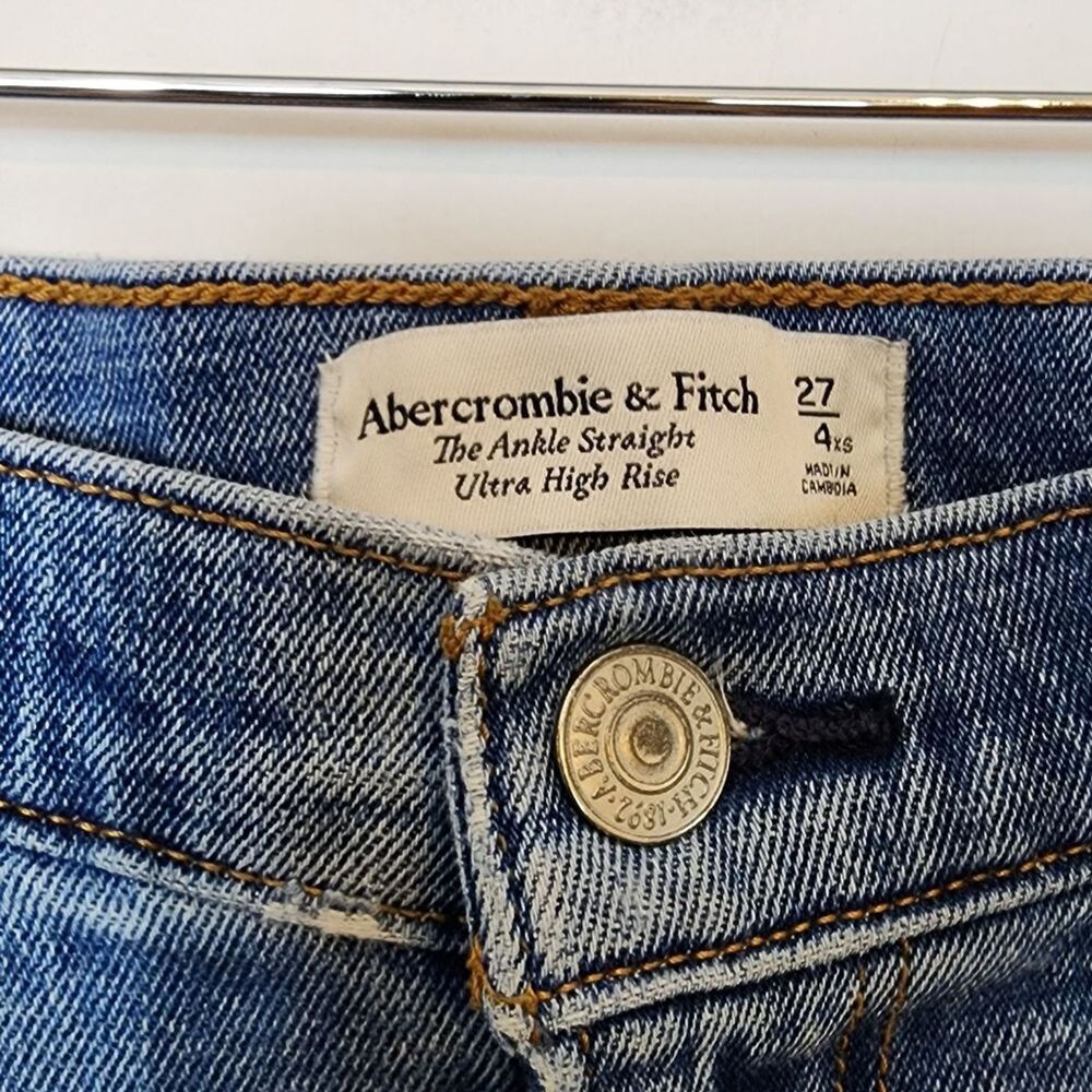 Abercrombie & Fitch Ultra High Rise Ankle Straight Jeans Distressed SZ 27 Short - Picture 5 of 11